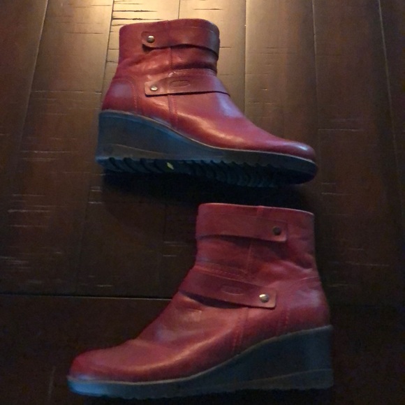 keen red boots